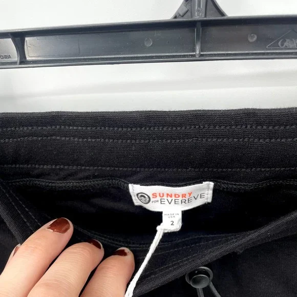 SUNDRY FOR EVEREVE Sunday Skirt with Bungee Drawcord in Black // 2 (M) - Picture 8 of 10